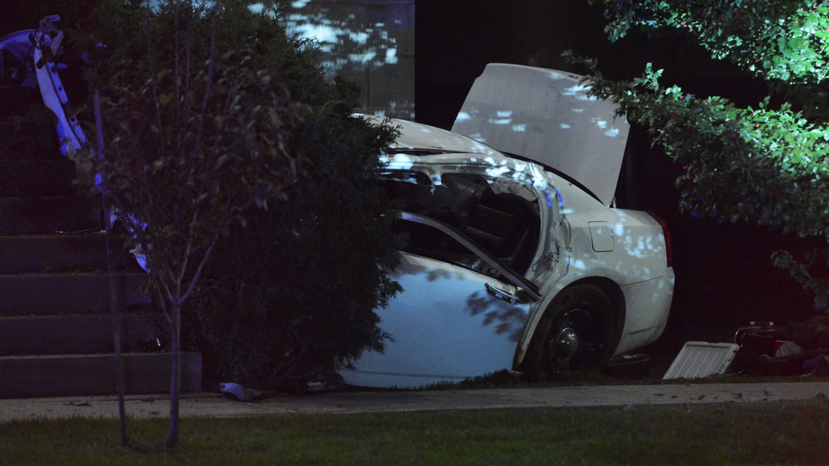 Un conducteur gravement blessé après avoir foncé dans un immeuble à condos