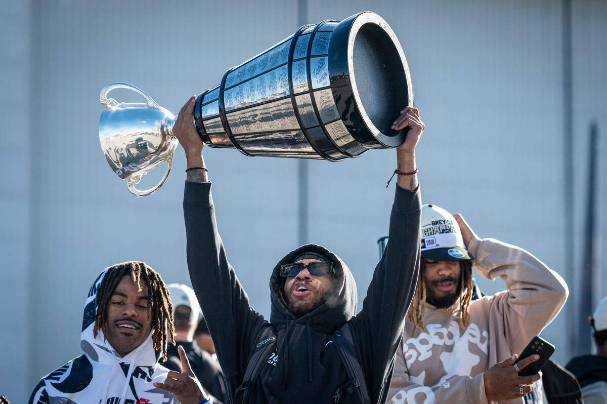 À VOIR : une boisson dans la coupe pour réchauffer les Alouettes | TVA ...