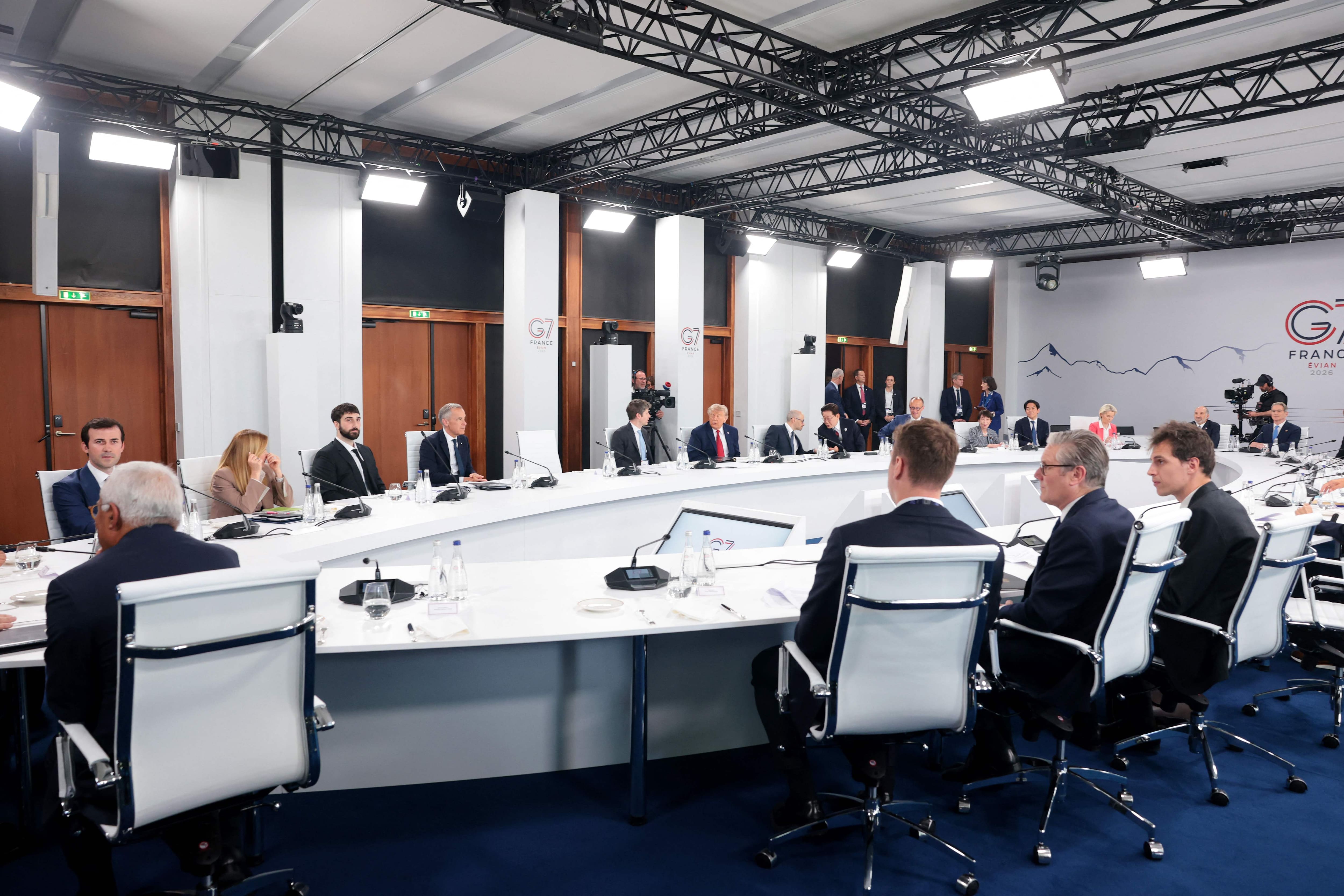 «Boss», «beau garçon», cigarette et richesse: voici les sujets cocasses discutés entre les dirigeants au sommet du G7