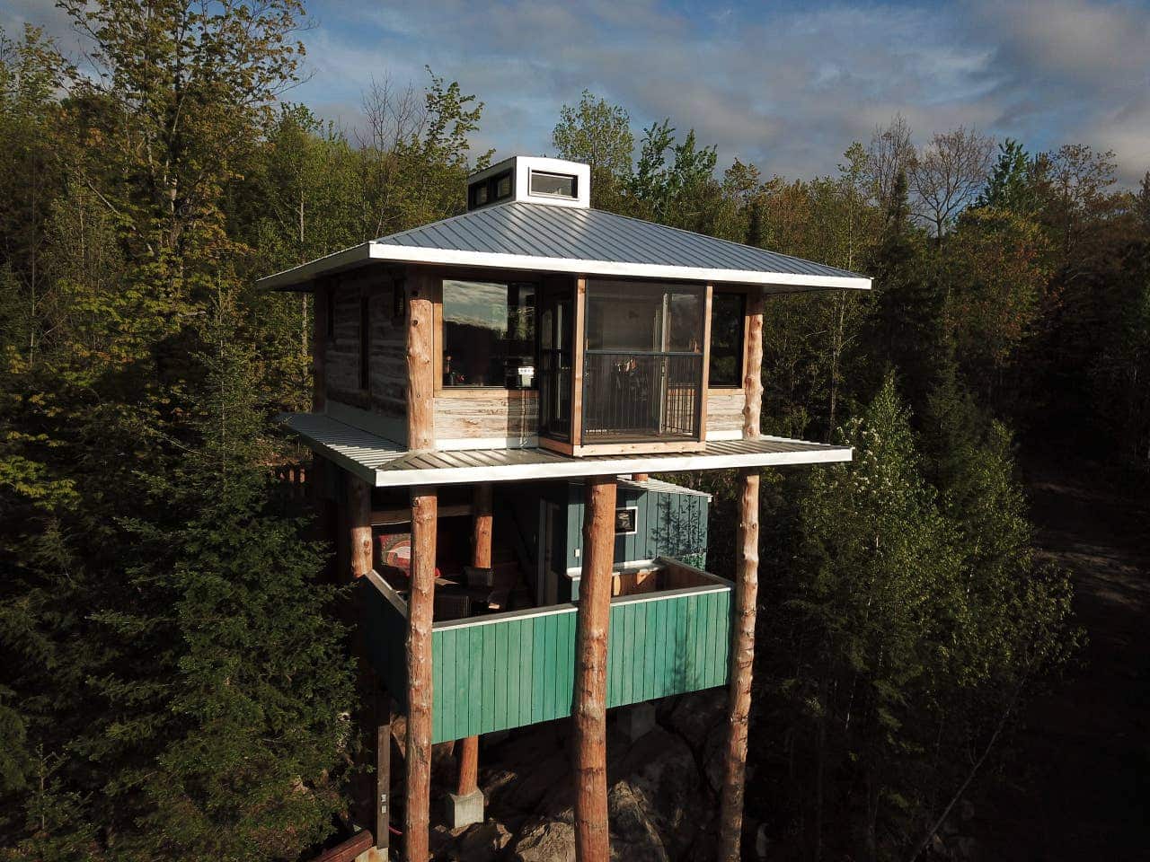 Une maison dans les arbres à louer en Outaouais 