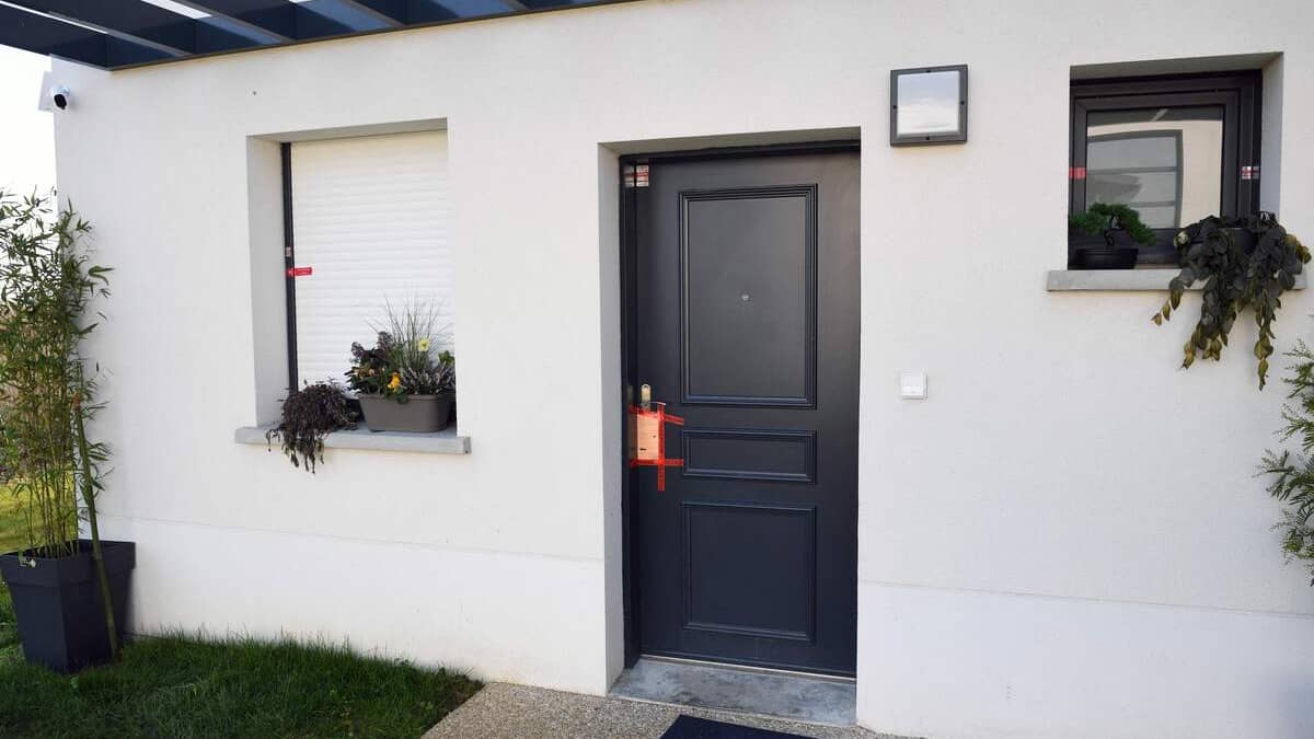 Un garçon de 10 ans retrouvé mort dans une valise en France