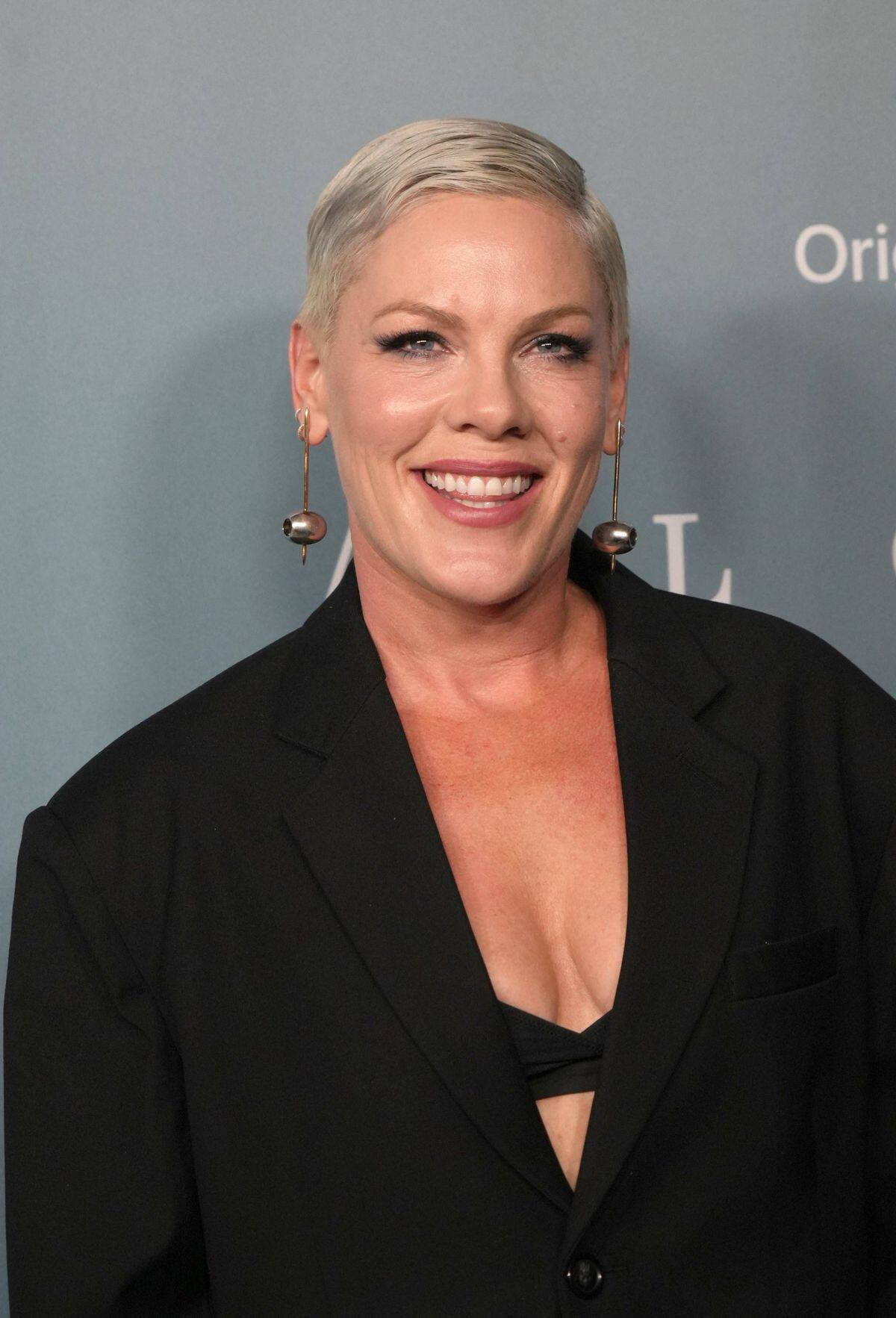 VIDÉO | Pink et sa fille Willow font leurs débuts au Radio City Music ...