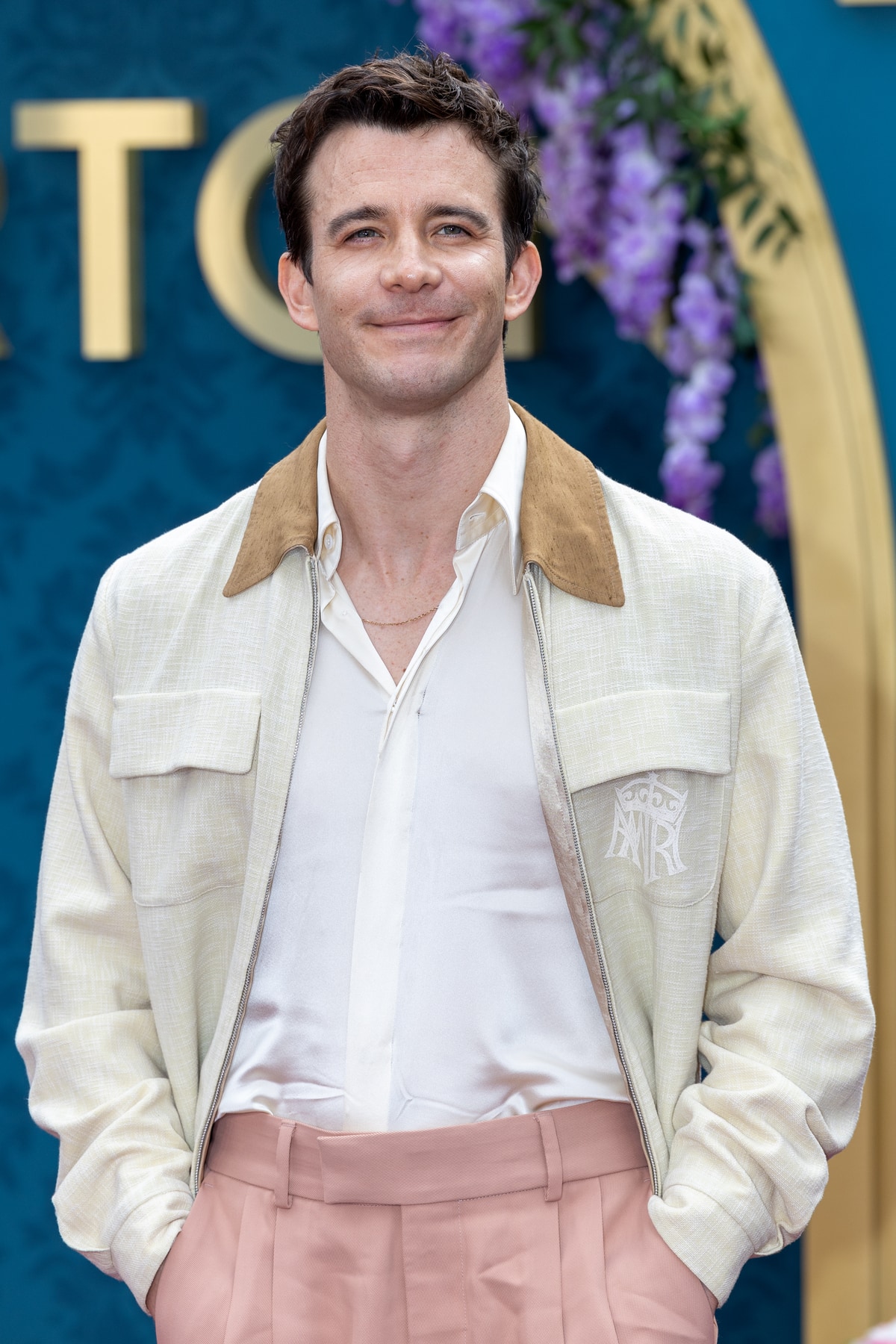 Voici qui jouera l'intérêt amoureux de Benedict