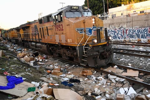 Fotos | Explosión de saqueo de vagones de carga en Los Ángeles