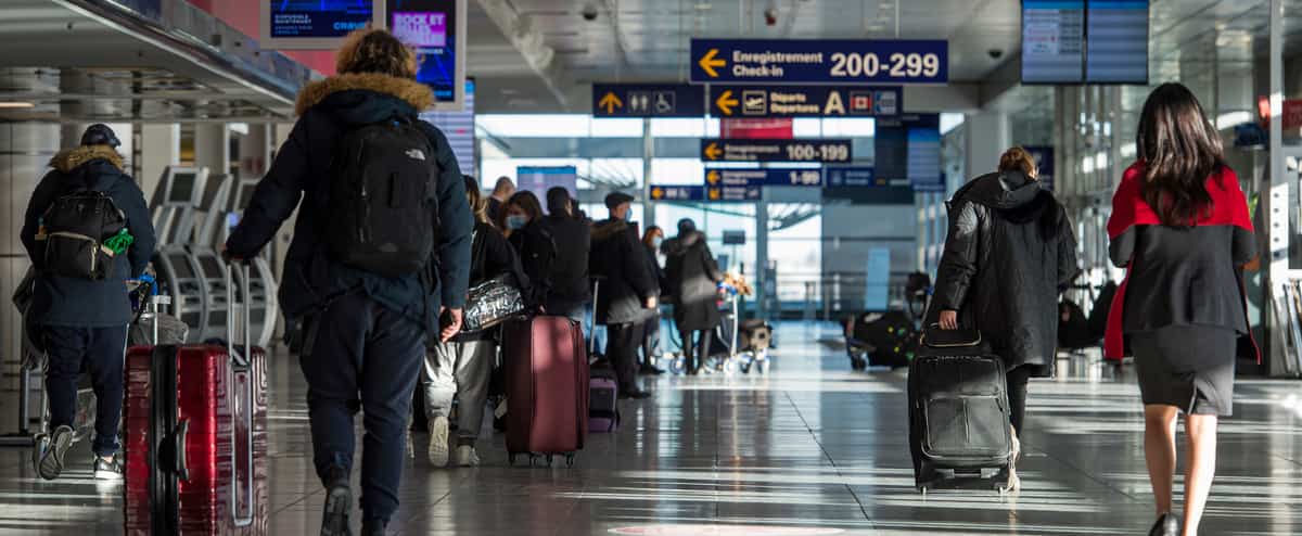 Omicron: les deux cas ontariens ont transité par Montréal