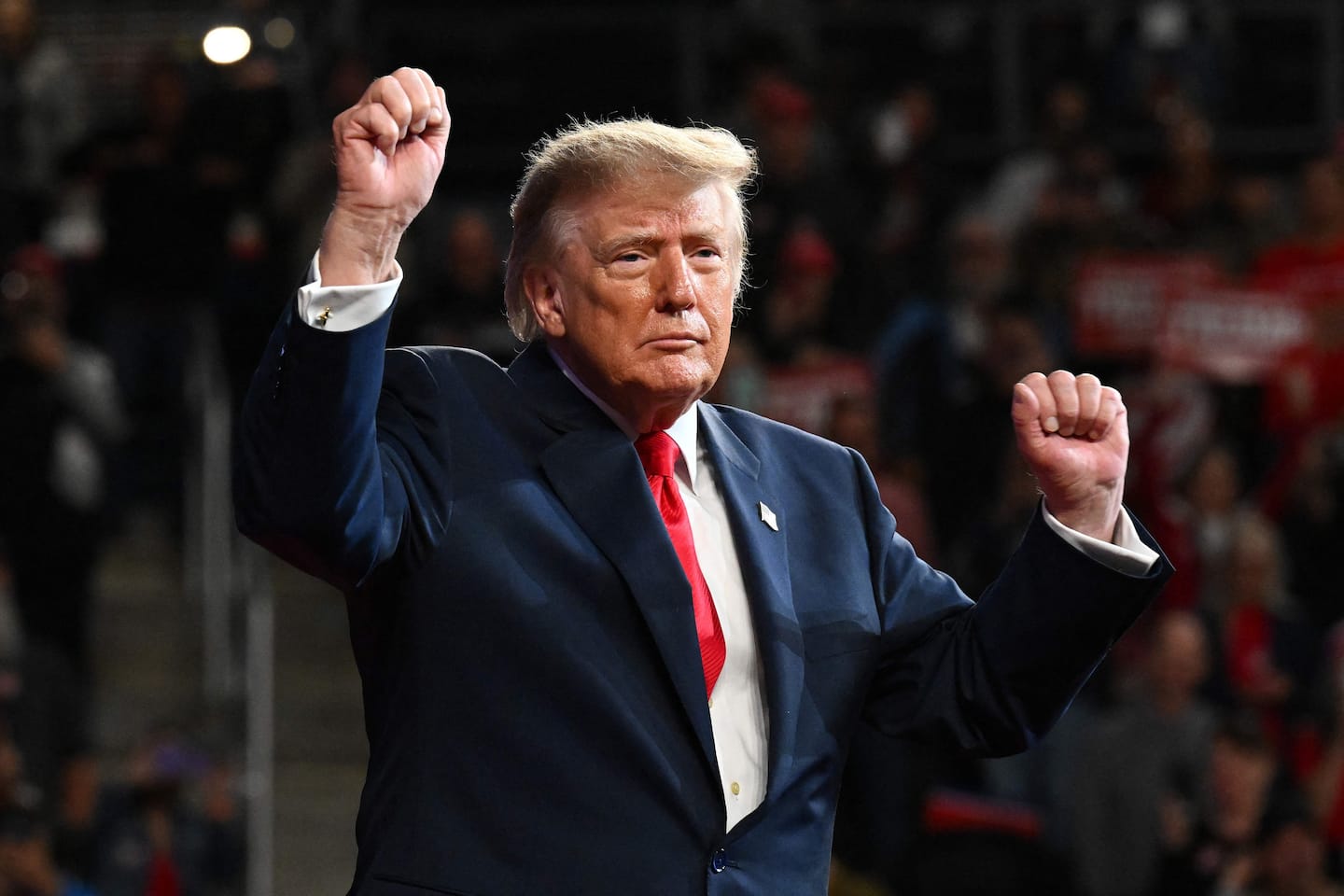 Trump joue au «yo-yo» avec l'Ukraine, selon un analyste politique