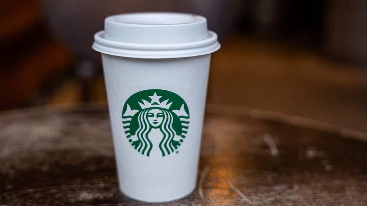 Starbucks a licencié 114 employés au Québec