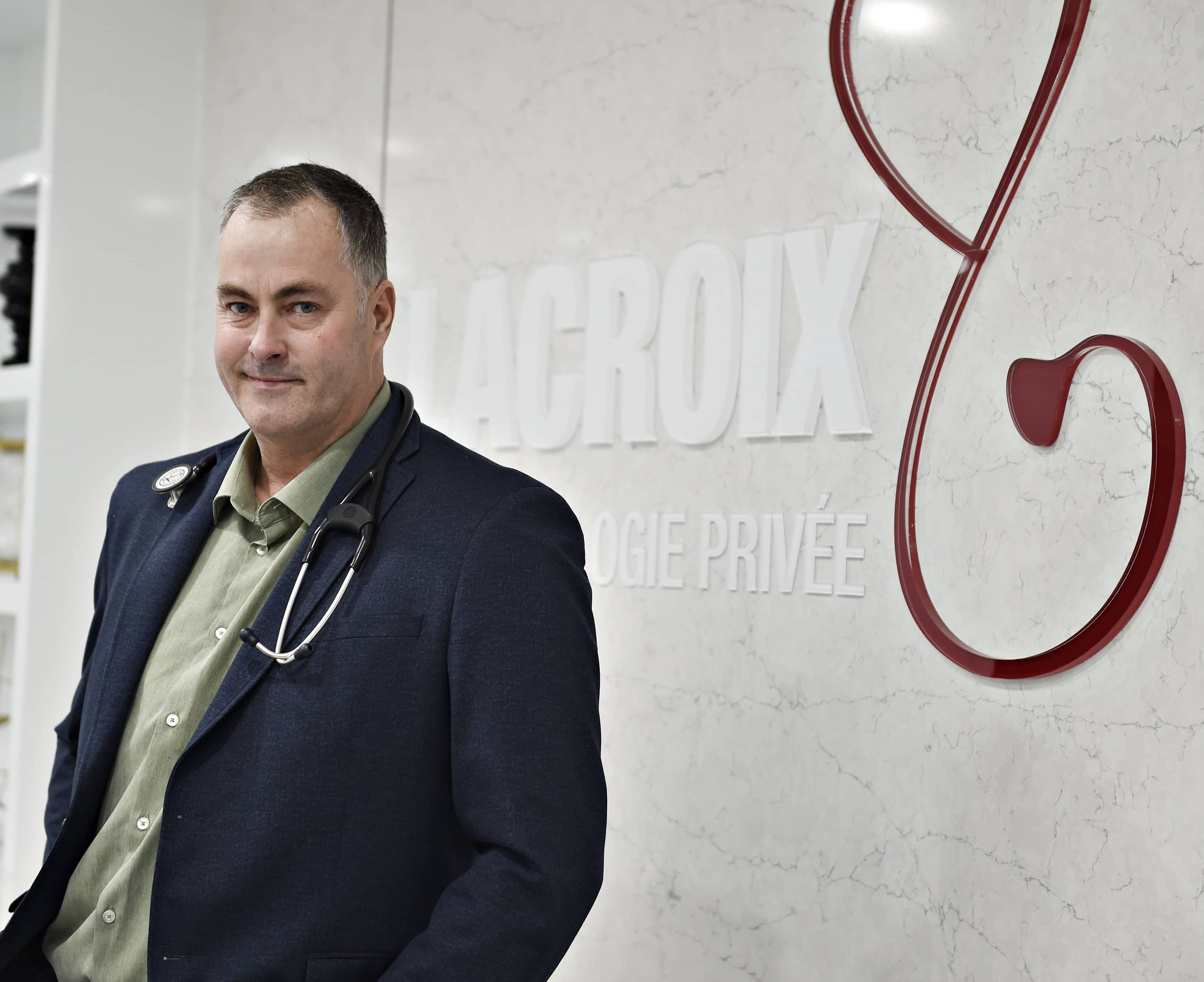 COVID-19: le Dr Marc Lacroix plaide coupable à des infractions en déontologie entourant des tests non nécessaires