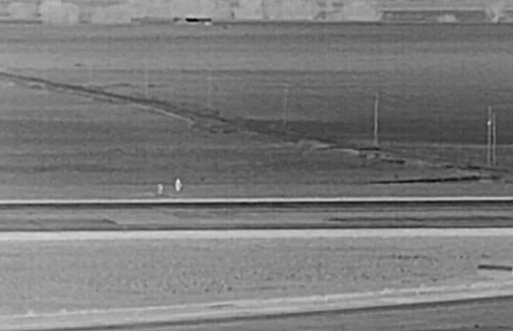 EN VIDÉO | Percuté mortellement par un avion: le piéton filmé sur la piste quelques minutes avant la collision