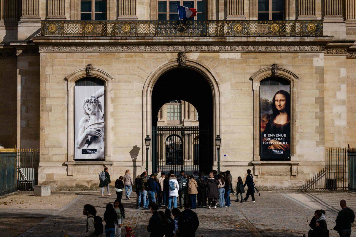 France: le Louvre a rouvert, Macron demande une &laquo;acc&eacute;l&eacute;ration&raquo; des &laquo;mesures de s&eacute;curit&eacute;&raquo;