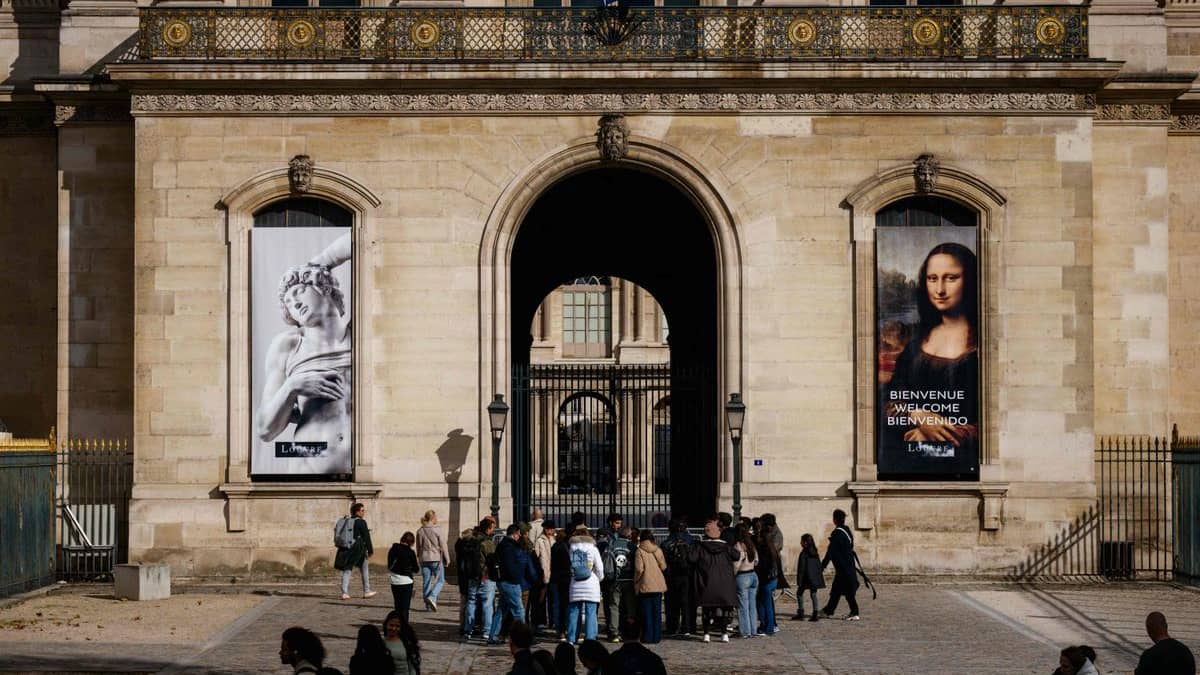 France: le Louvre a rouvert, Macron demande une «accélération» des «mesures de sécurité»
