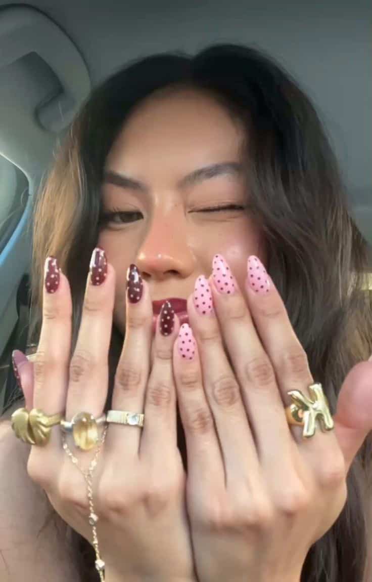 Ce mix de couleurs sur TOUS les ongles cet automne