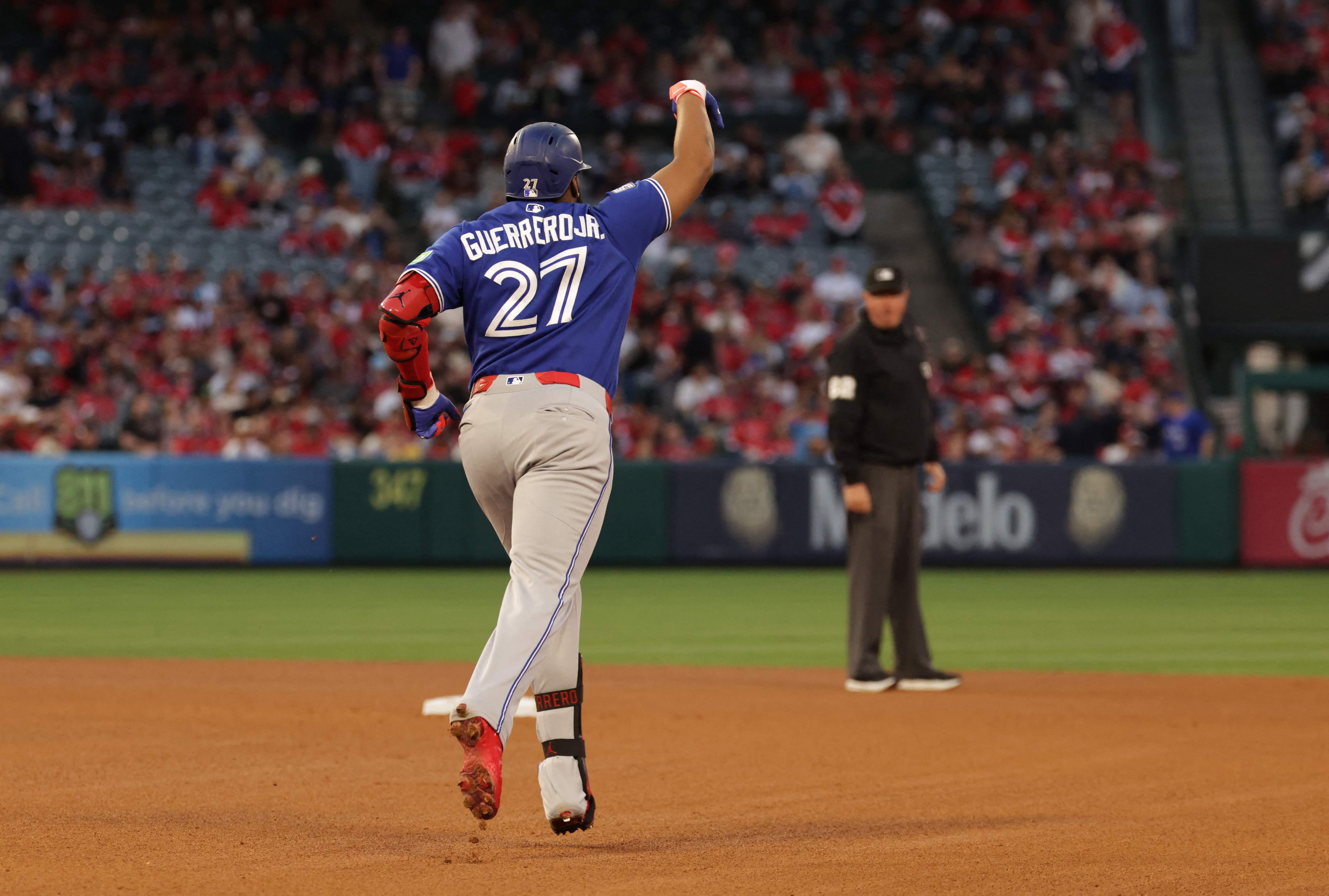 Yankees Pitcher Faces Death Threats from Red Sox Fans Amid MLB Tensions and Injury Concerns for D’Astous in Hockey and Baseball Updates