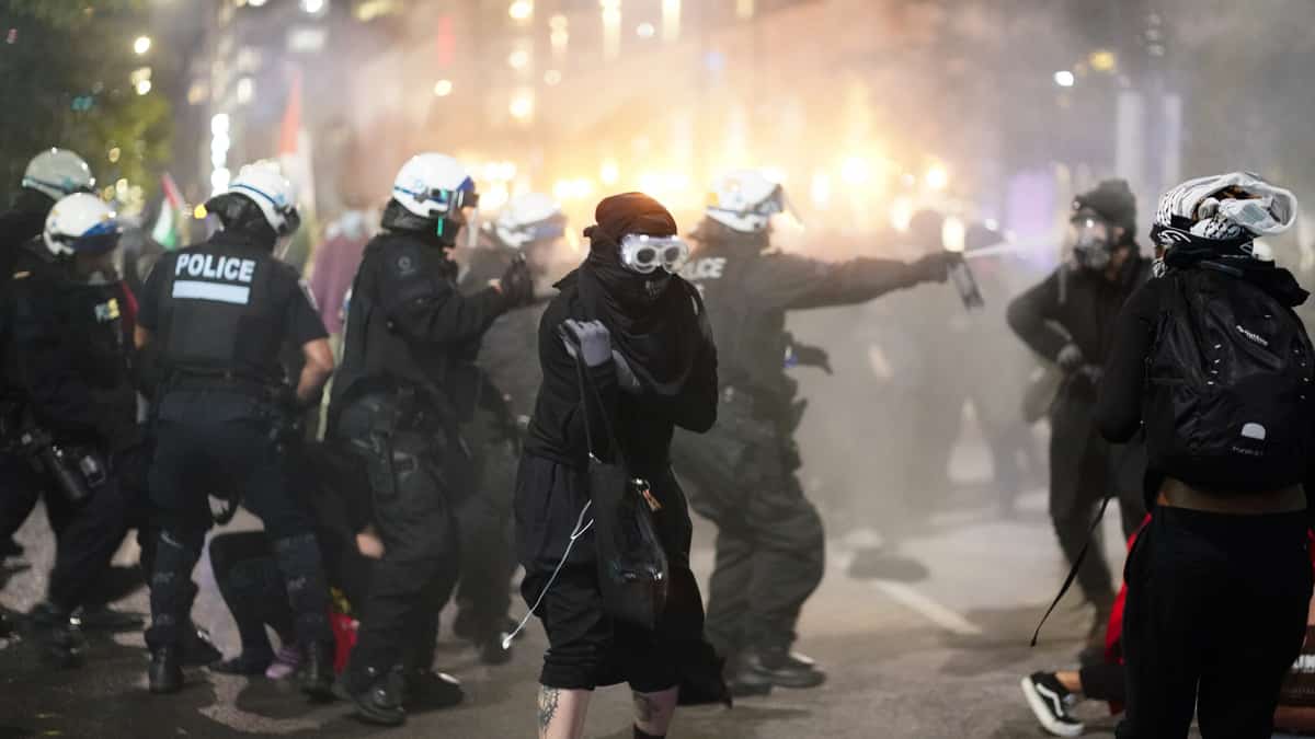 EN IMAGES | Une manifestation propalestinienne dégénère au centre-ville