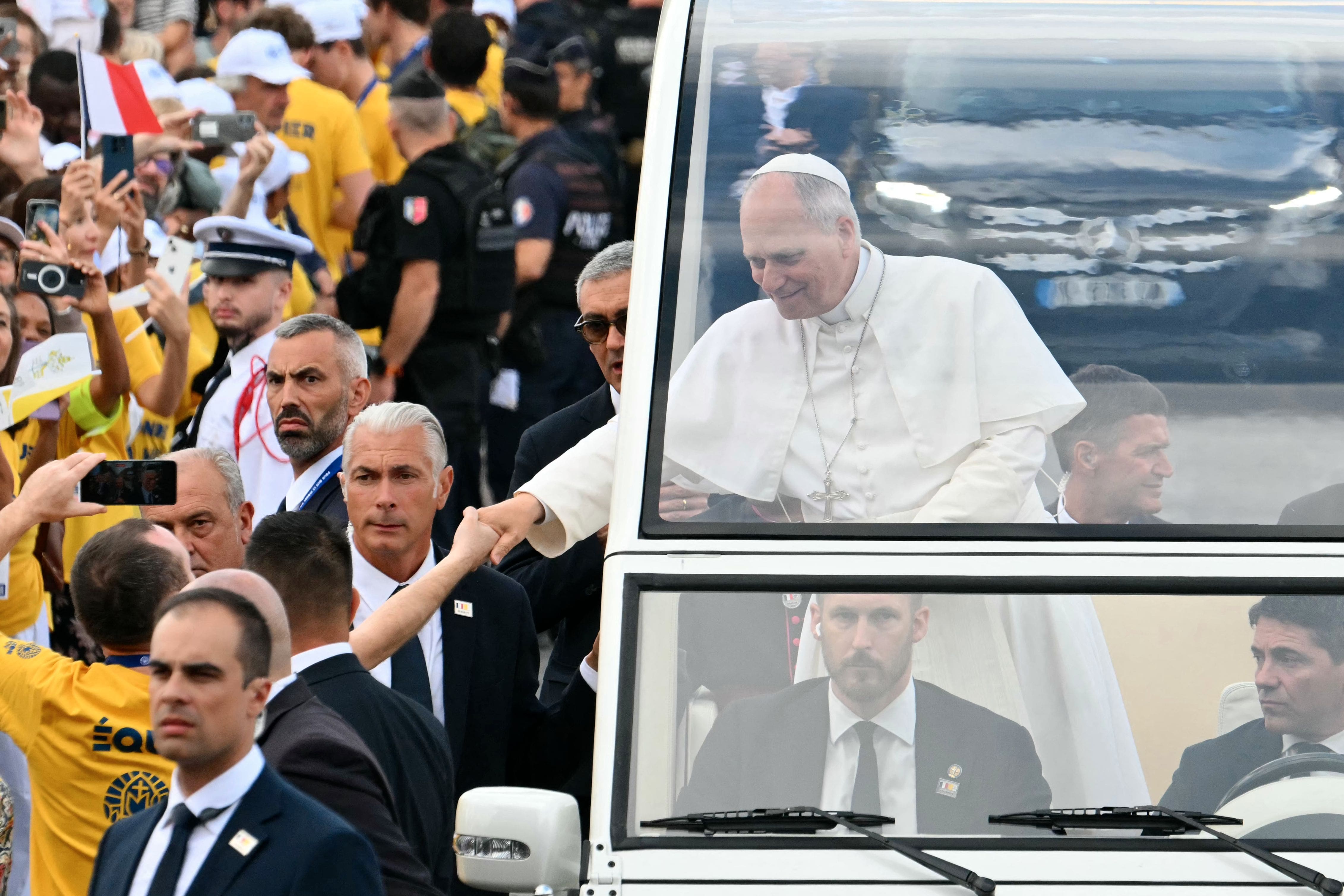 Avant la messe géante, le pape Léon XIV acclamé par une marée humaine