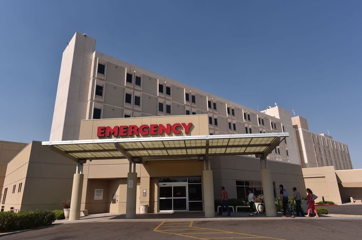 Renvoy&eacute;e chez elle par des infirmi&egrave;res: une m&egrave;re am&eacute;ricaine accouche dans le stationnement d&rsquo;un h&ocirc;pital