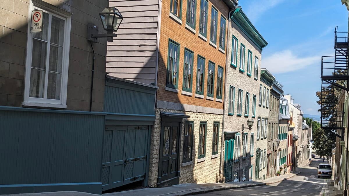 Il n'habite aucune des trois «résidences principales» qu'il louait sur Airbnb