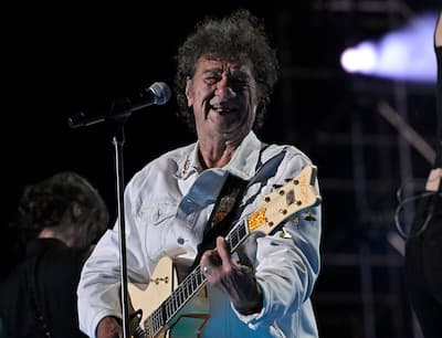 Gran espectáculo de las vacaciones nacionales en Montreal: el momento en que Robert Charlebois Smoke Sustances en Gilles Vigneault ...