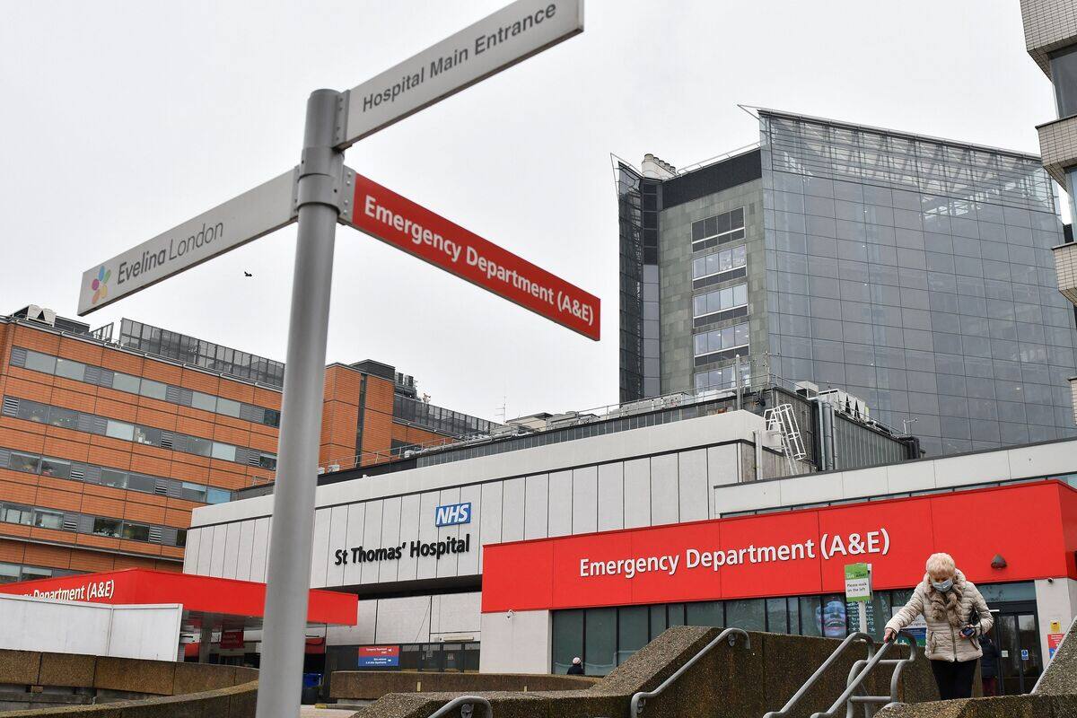 Les absences dues &agrave; la COVID doublent en un mois &agrave; l'h&ocirc;pital en Angleterre