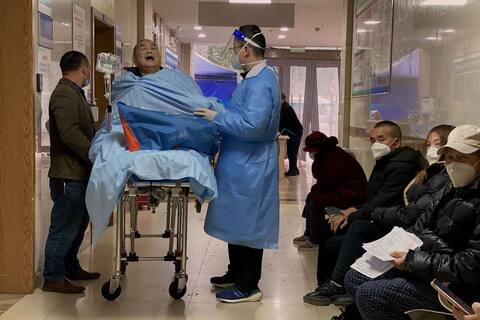 In Chongqing, a hospital in the turmoil of COVID