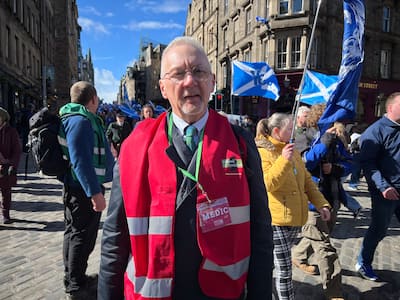 Andrew Docherty, um médico aposentado, atualmente é voluntário na organização pró-independência Believe in Scotland.