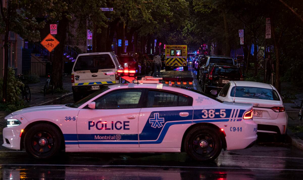 &laquo;&Ccedil;a me fait mal&raquo; : les proches d&rsquo;une victime se recueillent sur les lieux du triple meurtre