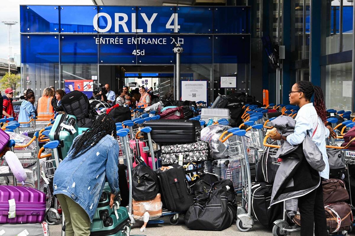 Une panne du système de bagages provoque la «pagaille» à l'aéroport d ...