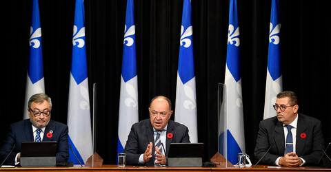 Le ministre de la Santé, Christian Dubé, a affirmé mardi en conférence de presse à Québec, que la protection vaccinale tend à diminuer chez les personnes de 80 ans et plus, d’où une troisième dose. La mesure a été étendue aux 70 ans et plus.