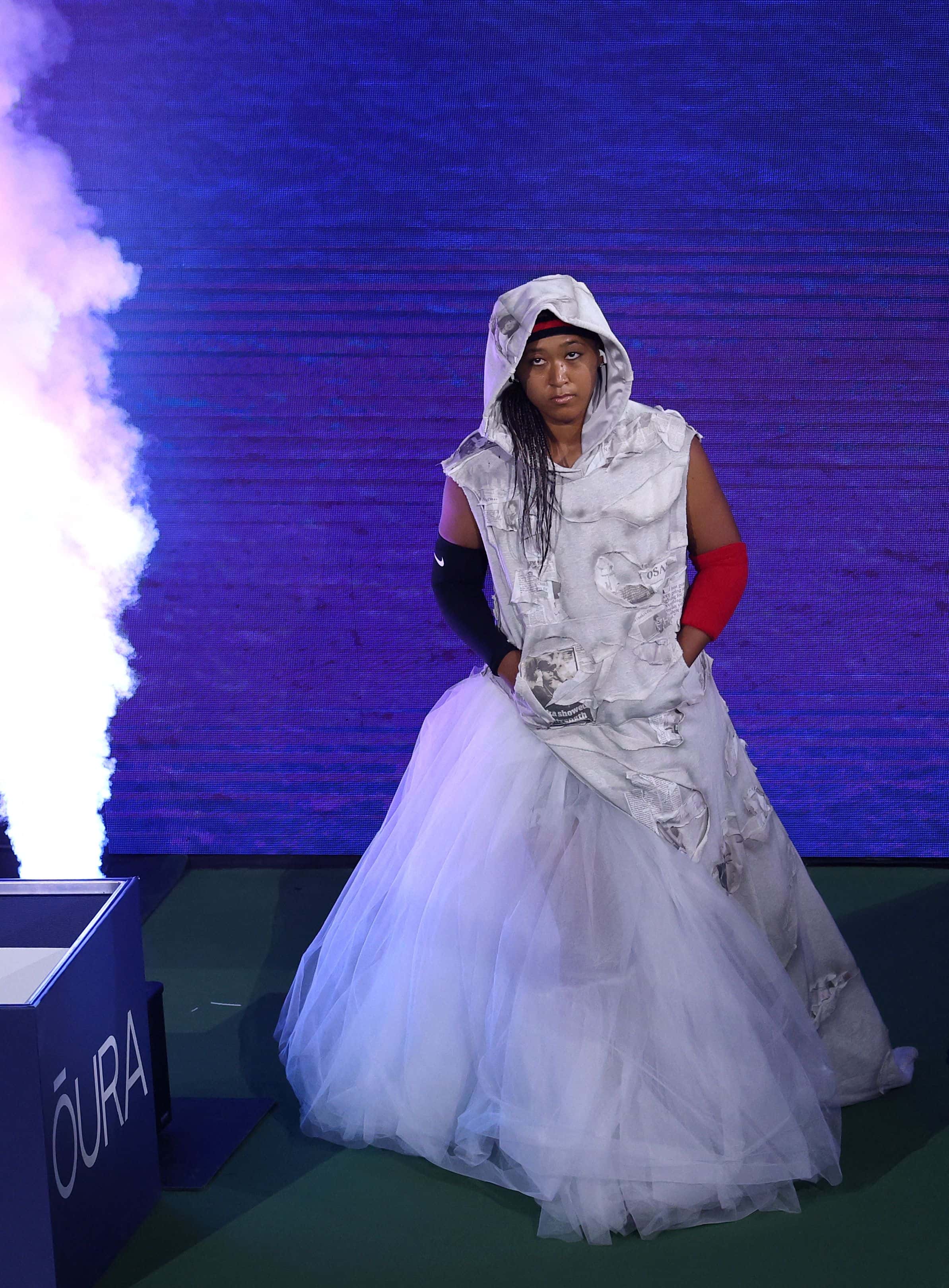 Naomi Osaka tout juste avant d'entrer sur le Arthur-Ashe pour son premier match à l'US Open, lundi.