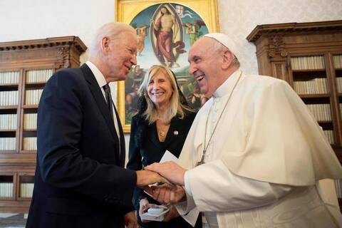 Après avoir vu le pape, réunions plus politiques pour Biden à Rome, avec Draghi et Macron