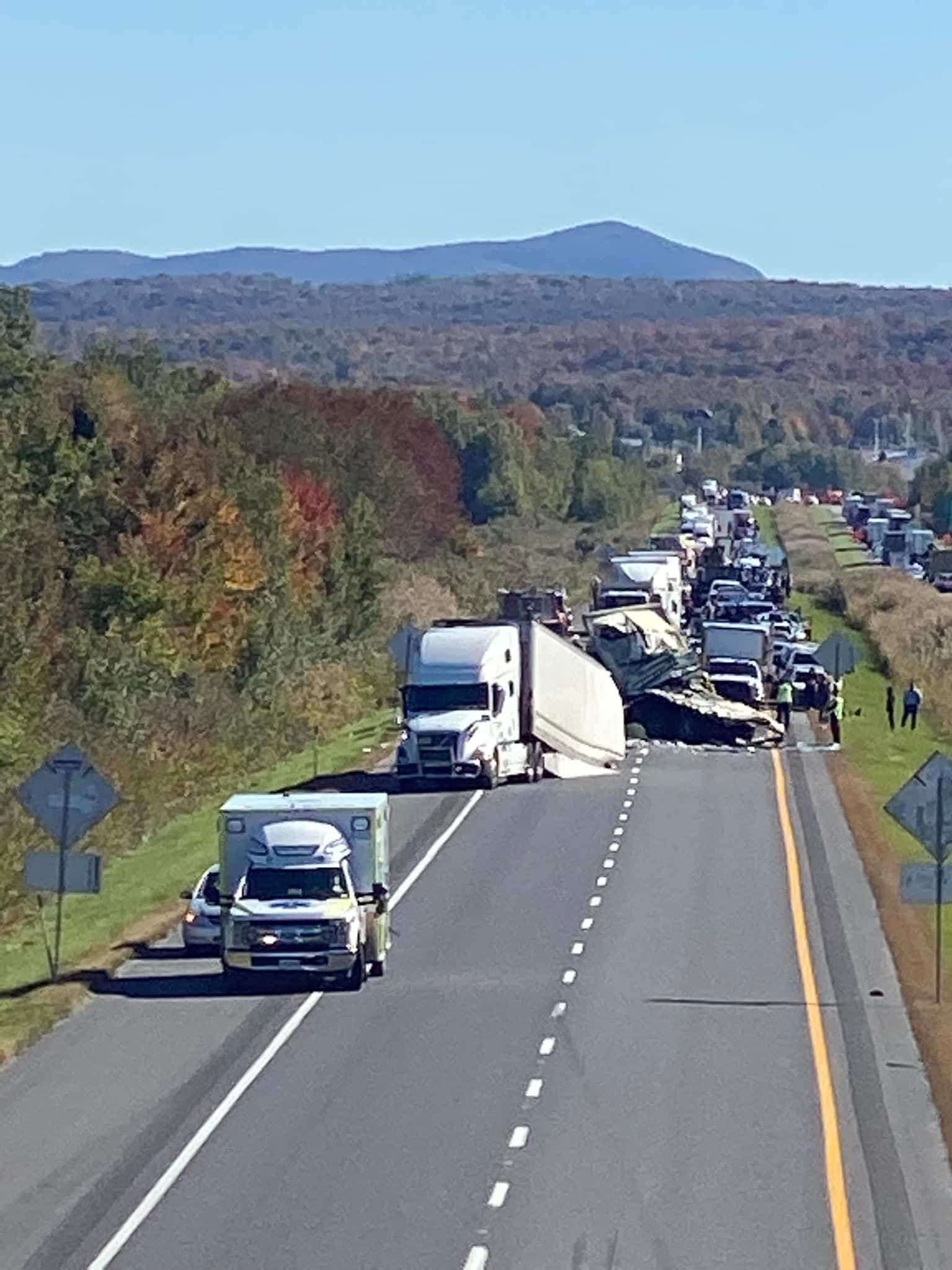 Une violente collision force la fermeture de l’autoroute 10 à Granby