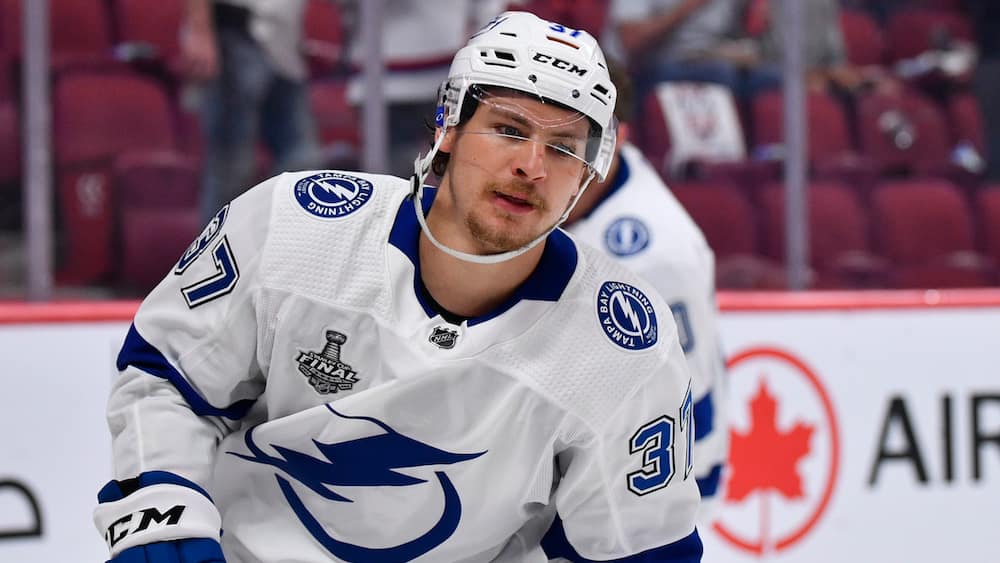 À 33 ans, Yanni Gourde signe un pacte de six ans avec le Lightning