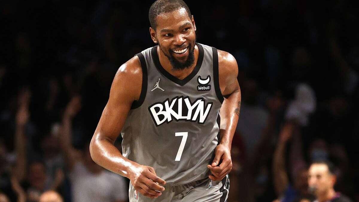 EN IMAGES | Kevin Durant jette un ballon dans les gradins et écope d'une amende de 25 000 dollars