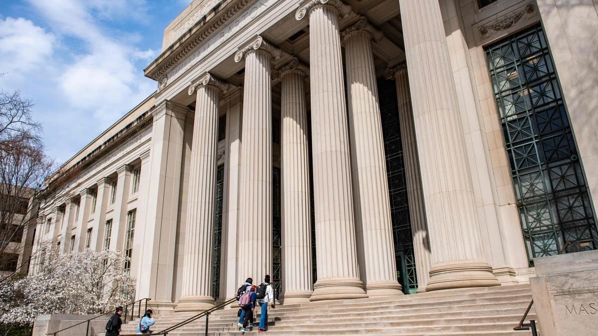 Harvard dans la ligne de mire de Trump : Une attaque contre l'excellence et l'élite américaine ?