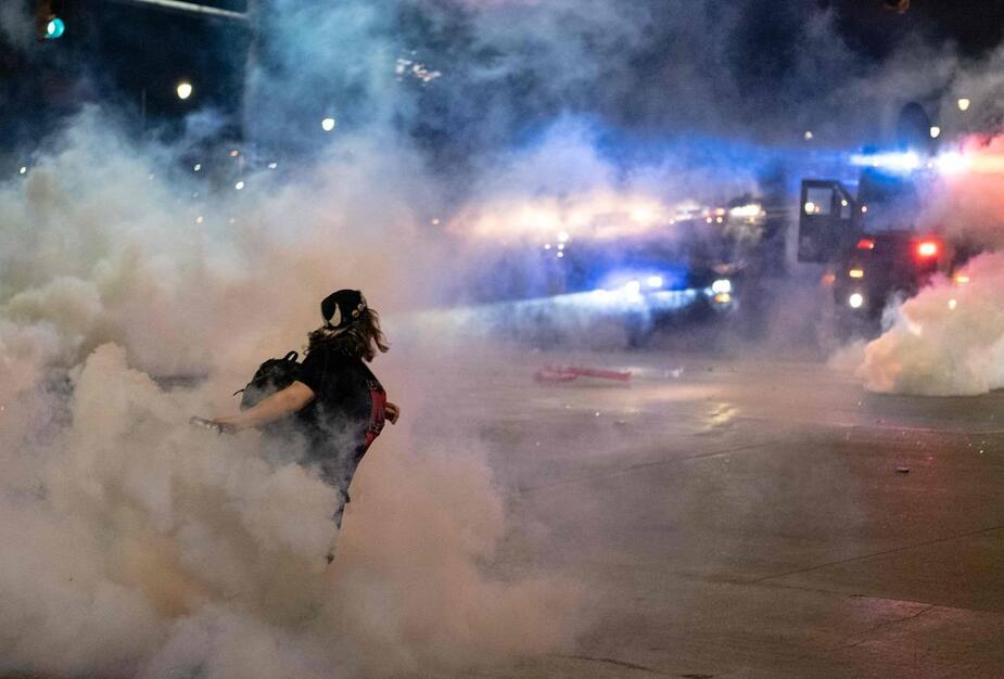 Image principale de l'article Un policier doit bouger le genou de son collègue
