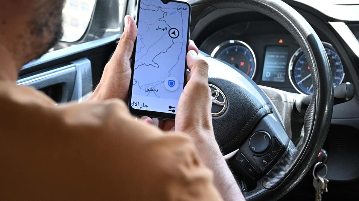 Il suit son GPS et se retrouve coincé sur le flanc de la montagne