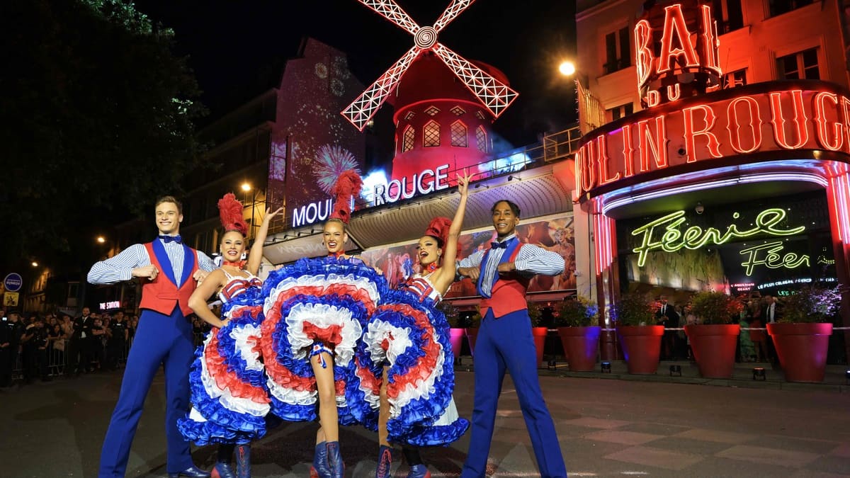 À Paris, le Moulin Rouge retrouve ses ailes