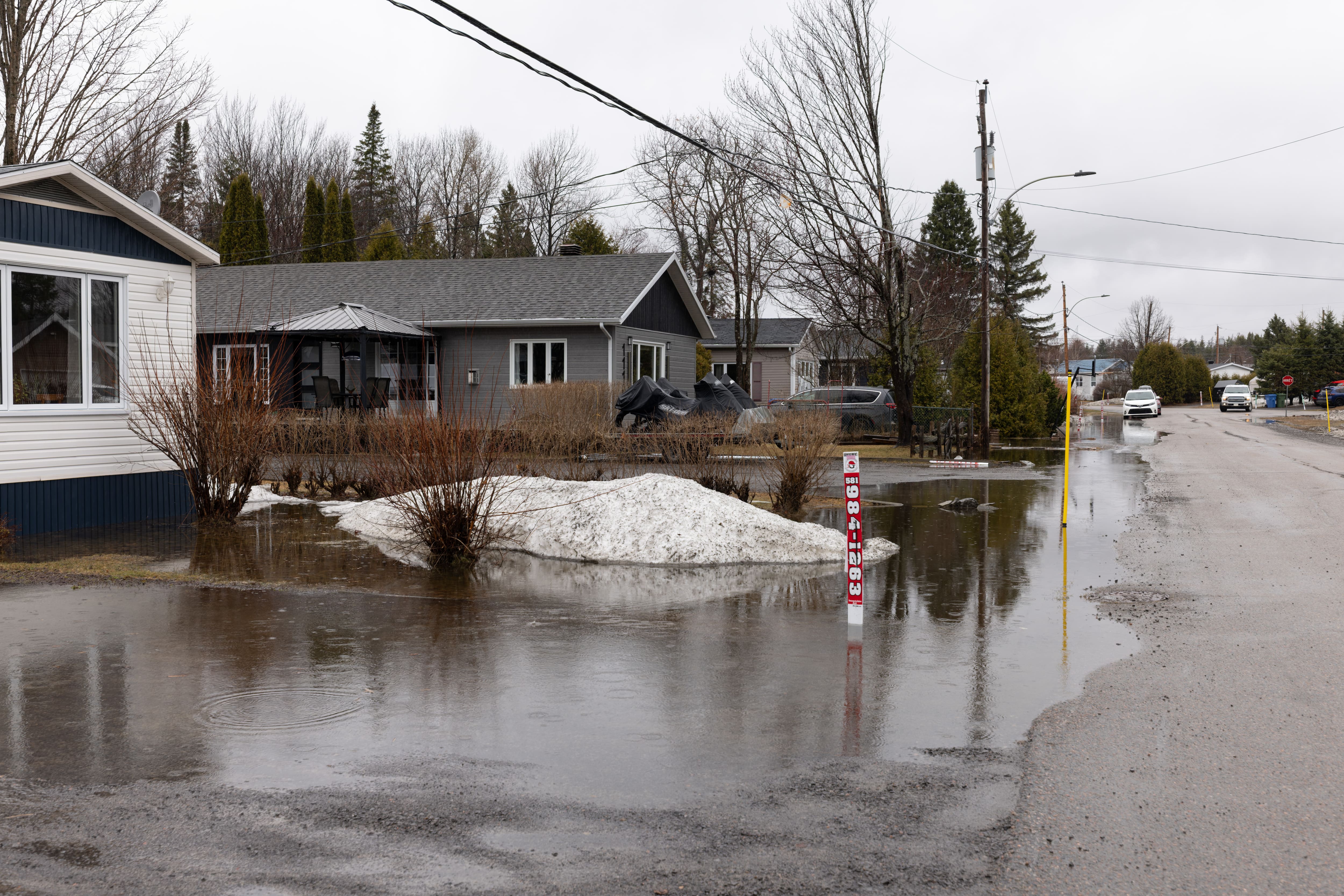 Inondations: la situation est «préoccupante» mais sous contrôle, affirme Christine Fréchette