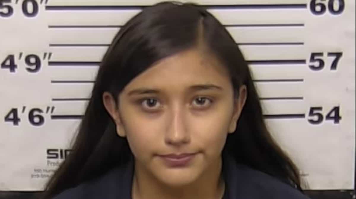 Unknowingly, she is pregnant and throws the baby in the hospital dustbin Unknowingly, she is pregnant and throws the baby in the hospital dustbin