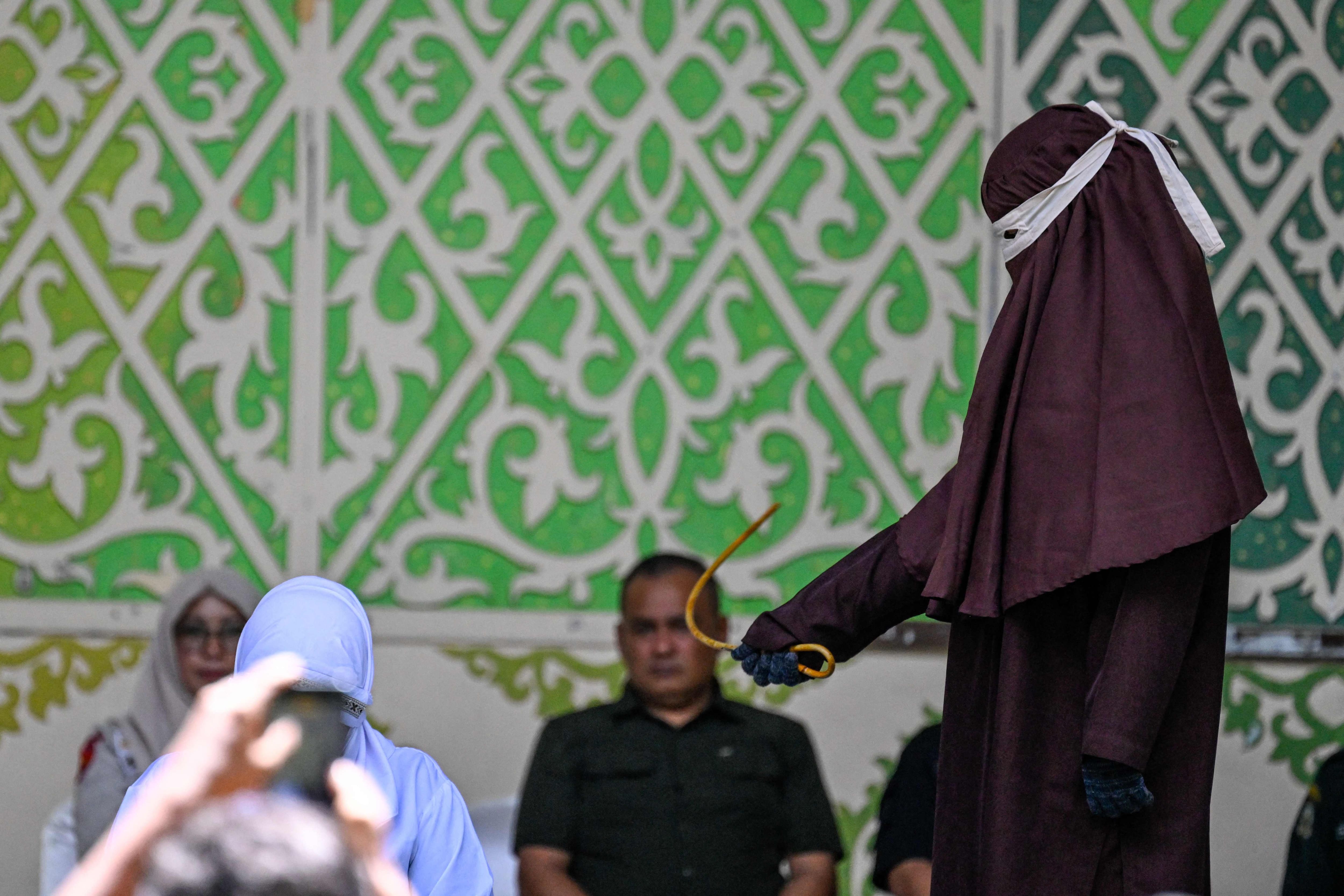 Indonesia: couple who appeared to kiss on social media publicly flogged