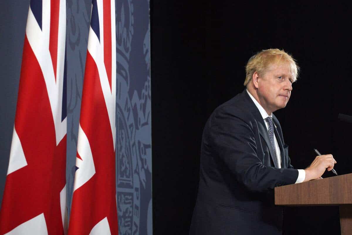 Boris Johnson &laquo;constern&eacute;&raquo; par la condamnation &agrave; mort de deux Britanniques en Ukraine