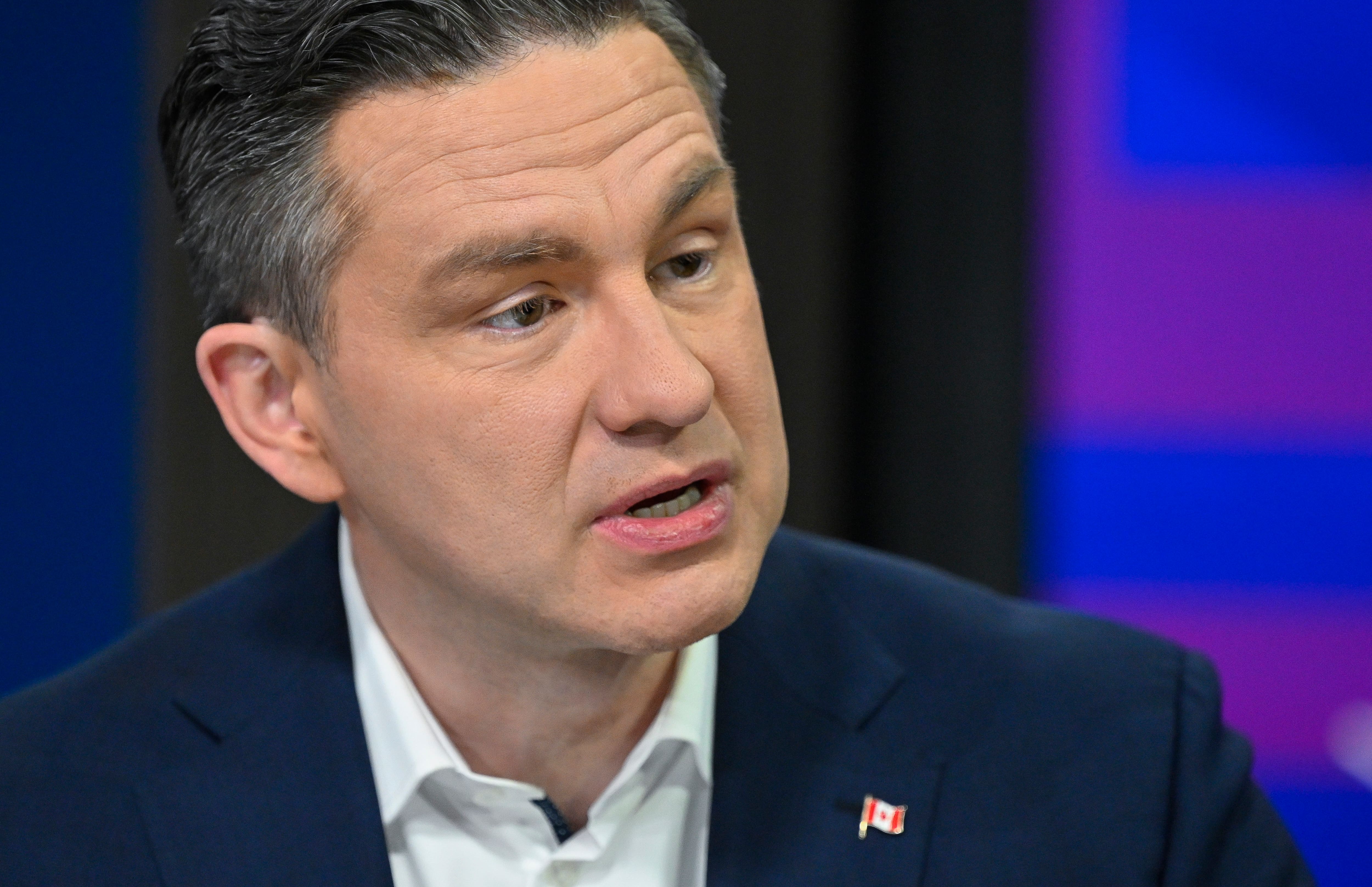 Poilievre: changer de convictions plutôt que le chef