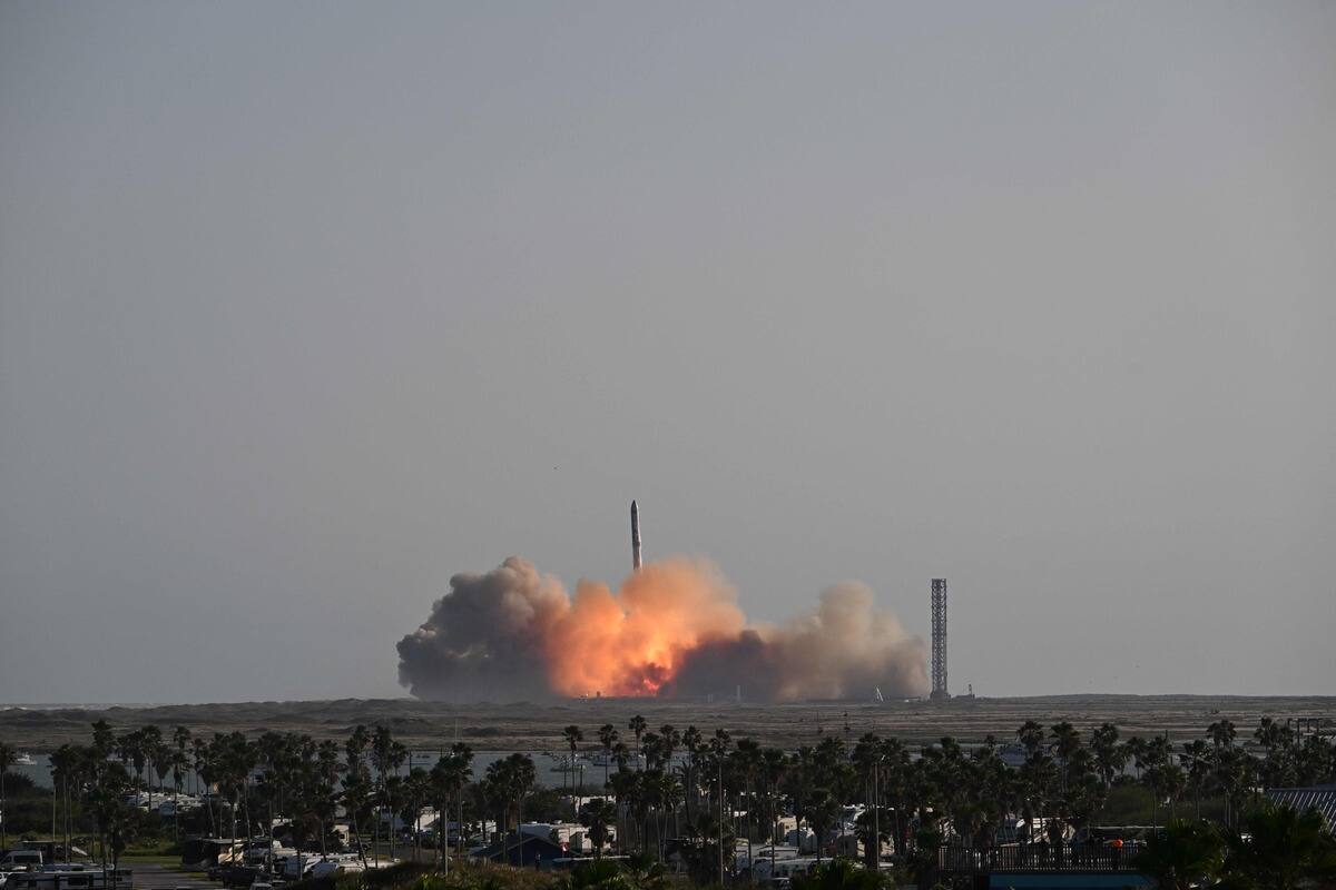 EN VID&Eacute;O | SpaceX &eacute;choue &agrave; rattraper sa fus&eacute;e Starship, sous les yeux de Trump