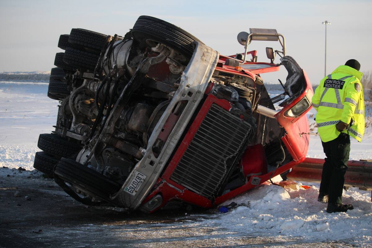 PHOTOS | &Eacute;changeur vers Duplessis nord: un grave accident complique la circulation