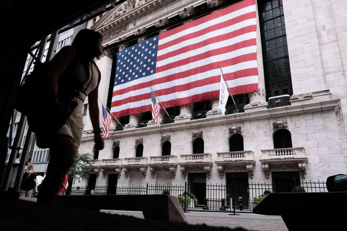 Wall Street termine en baisse, inqui&egrave;te des r&eacute;sultats d'entreprises et du p&eacute;trole