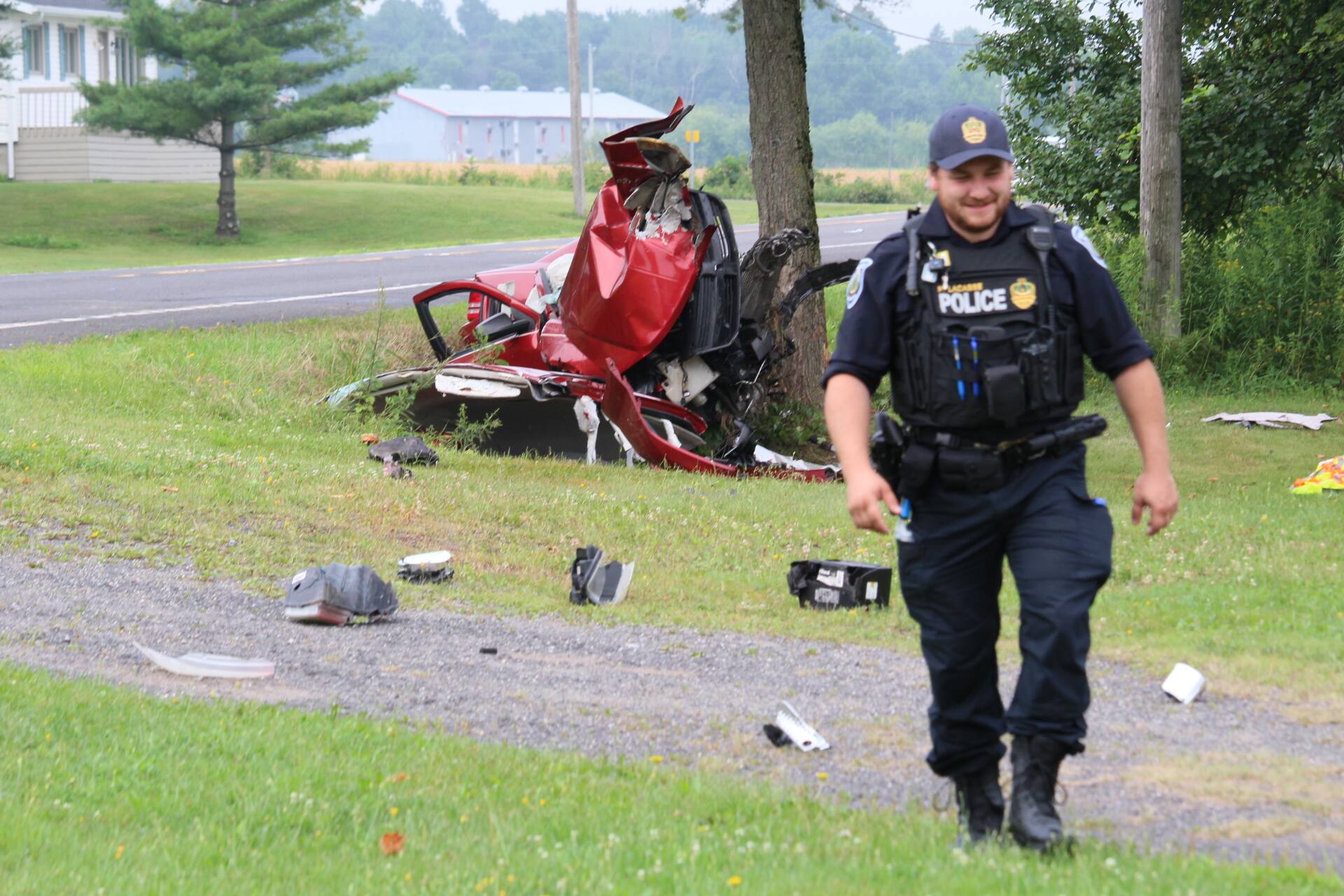 Accident mortel survenu vers 6 hrs secteur St Nicolas.Québec 08 Août 2026.Sesteur du 2346 Marie Victorin st Nicolas un  véhicule est entré de plein fouet dans un arbre.Le conducteur n'a eu aucune chance,Photo Agence Qmi NumériQ,Marc Vallières