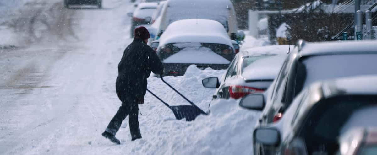 Téléchargement gratuit Images Beaucoup De Neige Et De La Pluie Verglacante A Vos Pelles Et actualisé salutations
