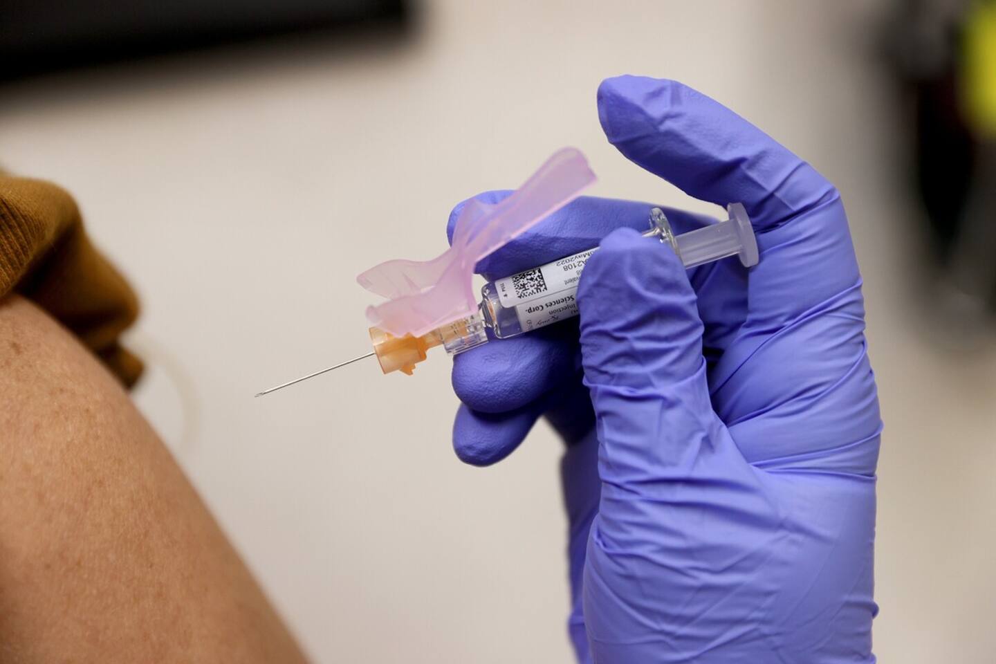 Un infirmier s’est finalement fait vacciner à cause de l’incitatif de 15 000 $ Un infirmier s’est finalement fait vacciner à cause de l’incitatif de 15 000 $