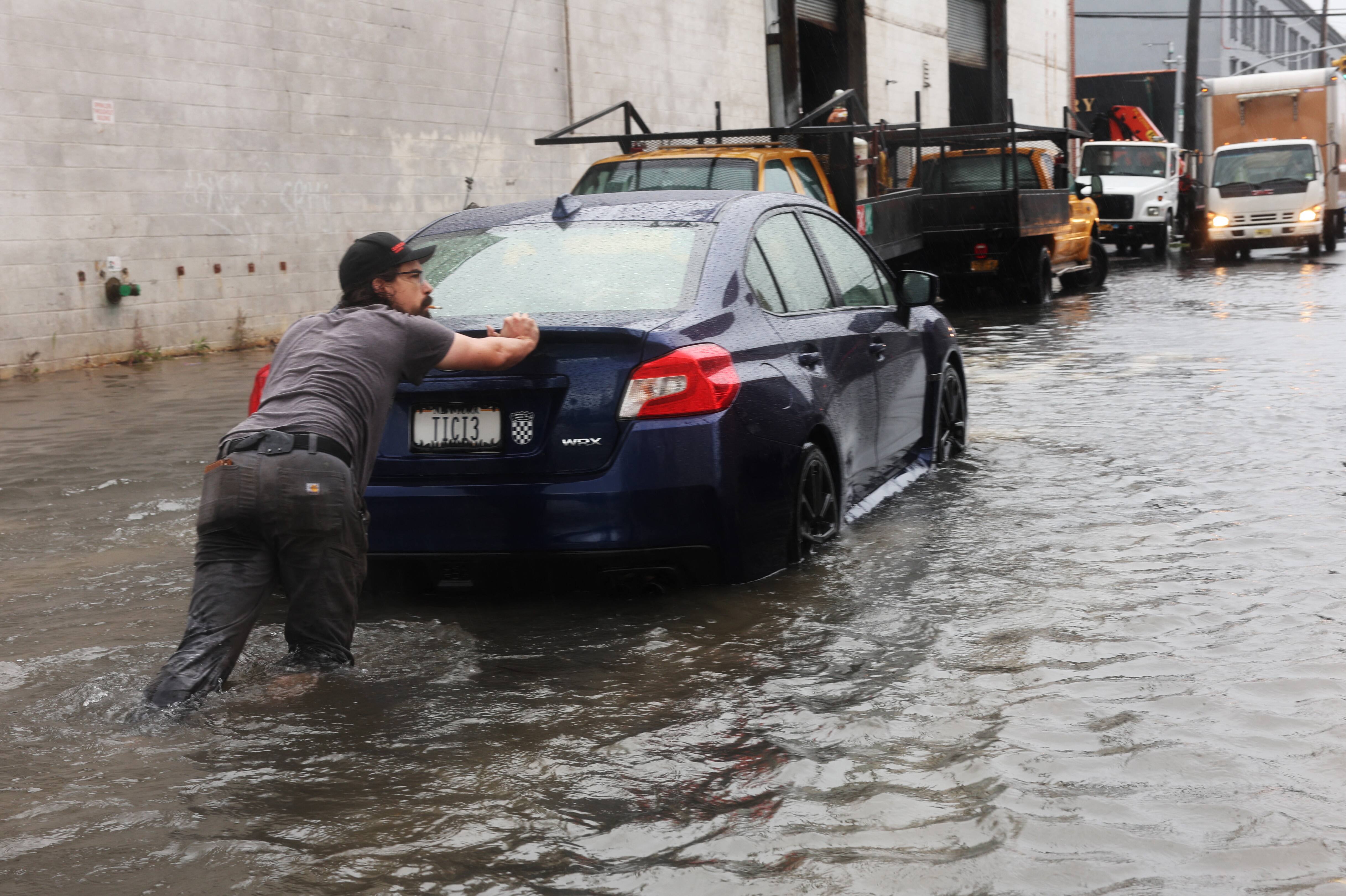 EN IMAGES | New York inond&eacute;e par des pluies torrentielles, son m&eacute;tro en partie paralys&eacute;