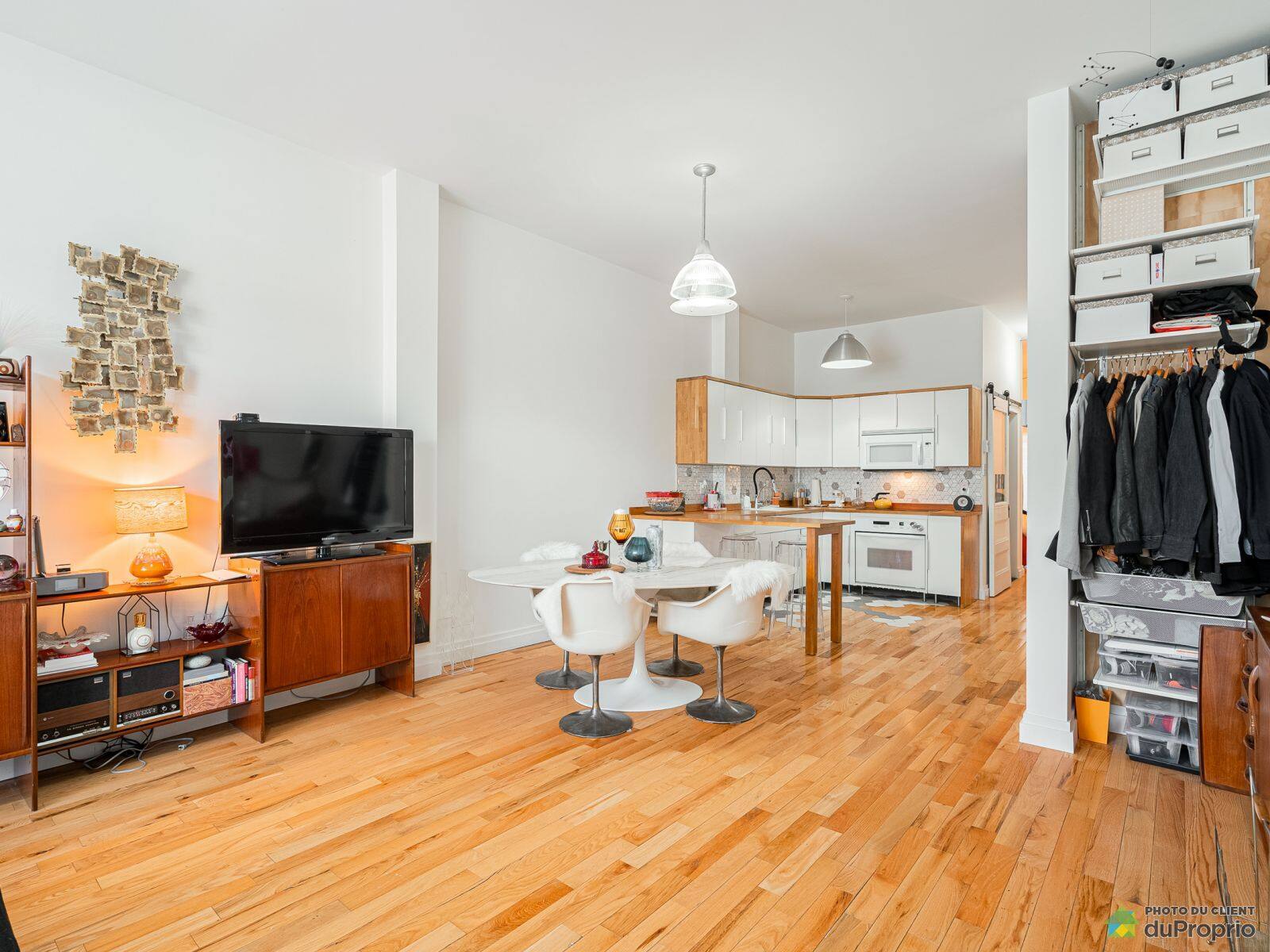 Un joli condo sur deux étages, idéalement situé dans Rosemont, à vendre pour 449 000 Silo 57